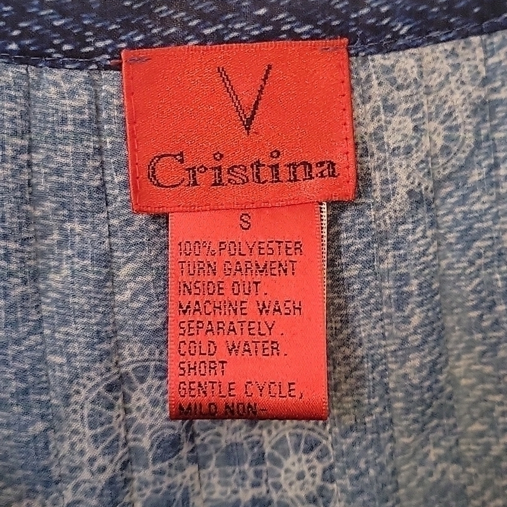V CRISTINA Floral Scalloped Split Neck Sheer Pintucked Blouse - Picture 6 of 8